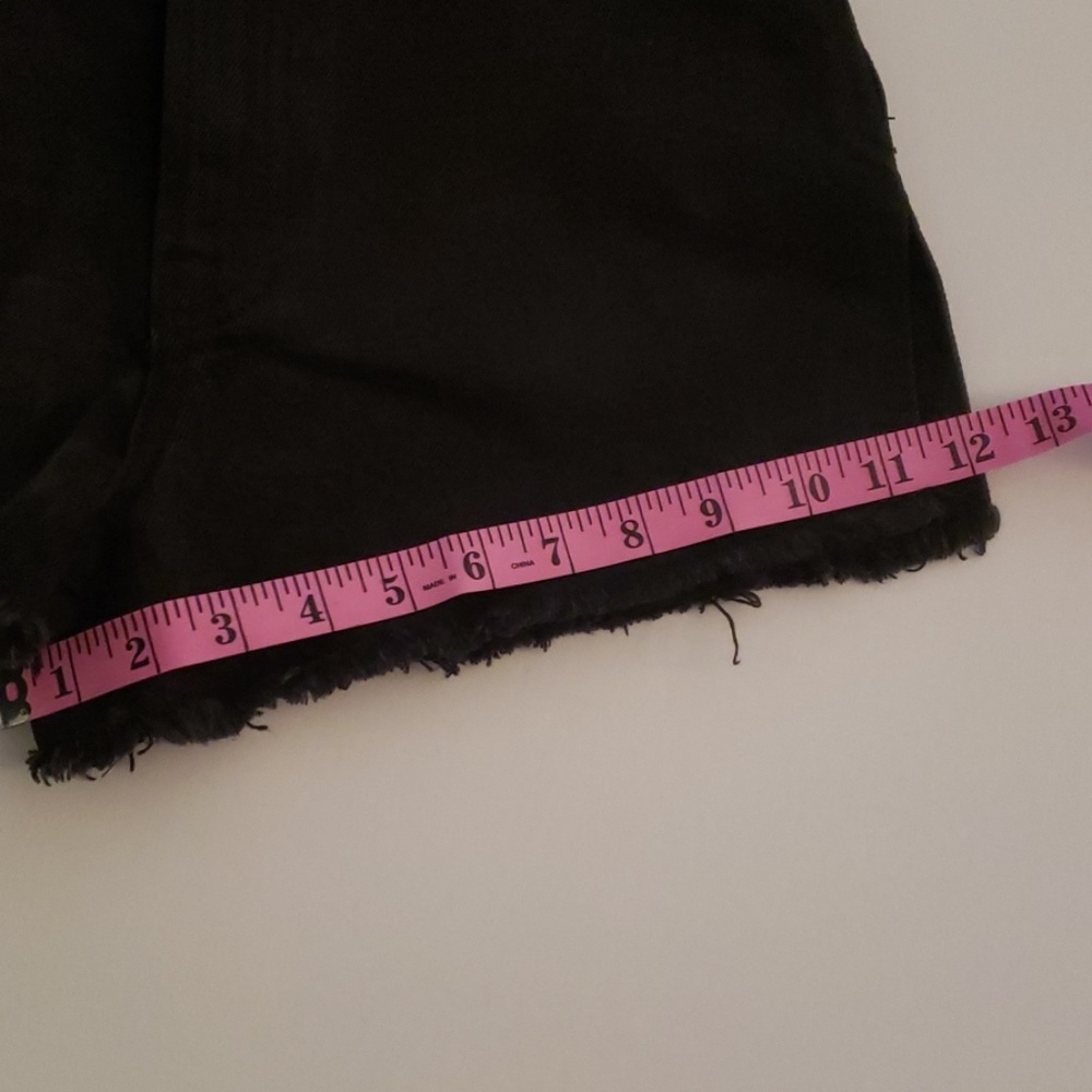 Shorts - Picture 7 of 8